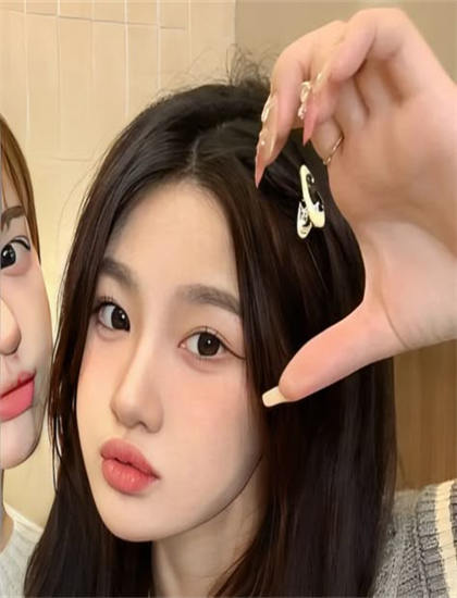 表演艺术解析：闺蜜的危险游戏的微距拍摄的细节表现与视觉冲击 理解表演与导演的配合